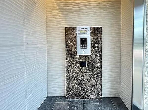 オートロック付きのエントランスでセキュリティに優れています
