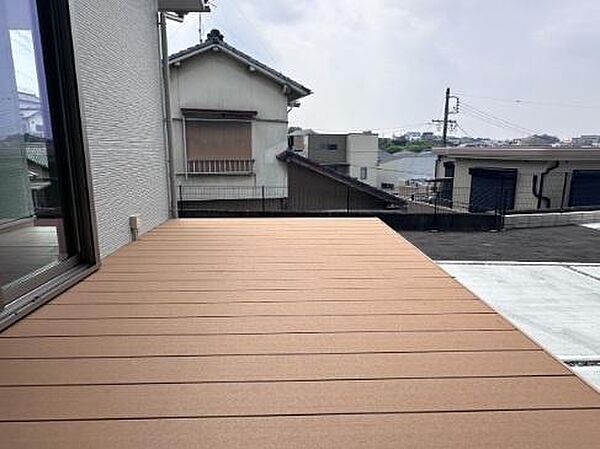 広々ウッドデッキ付き