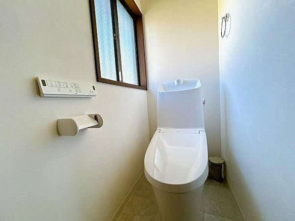 2階トイレ新品交換済み