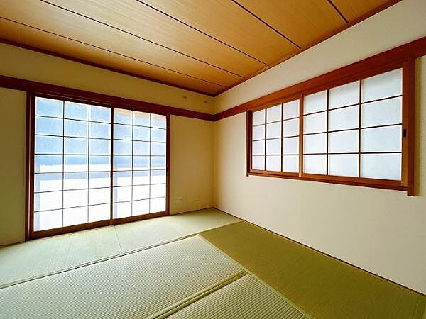 和室は二面採光となっております