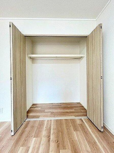 南側約6帖の洋室収納