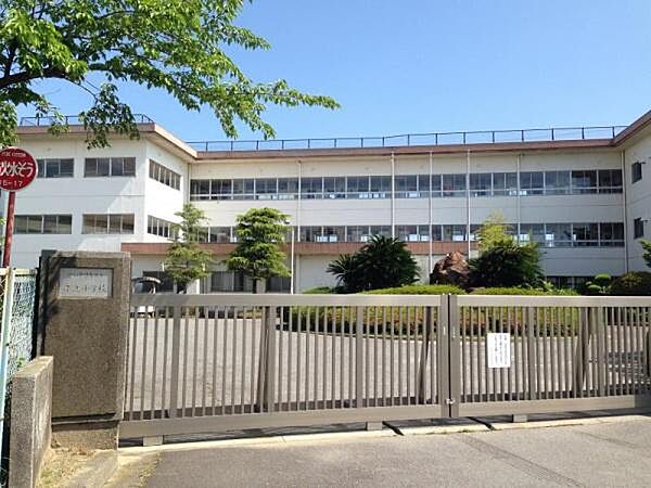 碧南市立日進小学校まで330m