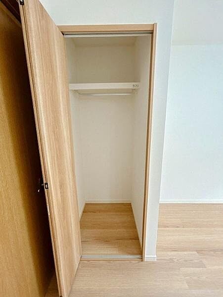 2階東側約5.5帖の洋室　収納