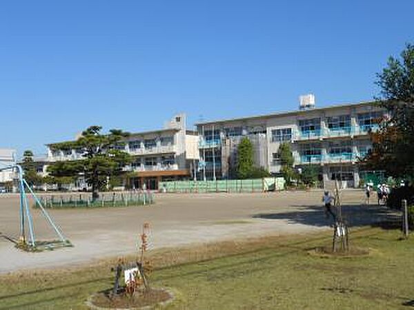 岡崎市立矢作南小学校まで1700m、現地から1700m
