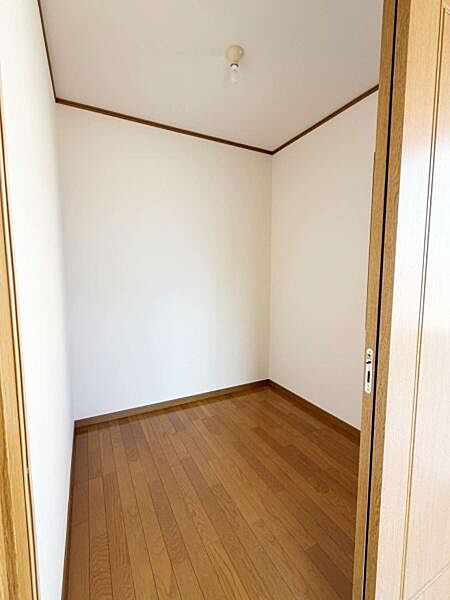 季節物の収納に便利な2帖の納戸