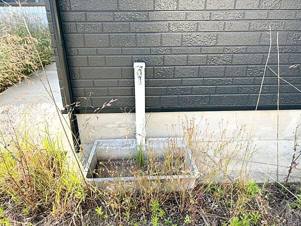 車の洗車などにも便利な立水栓付き