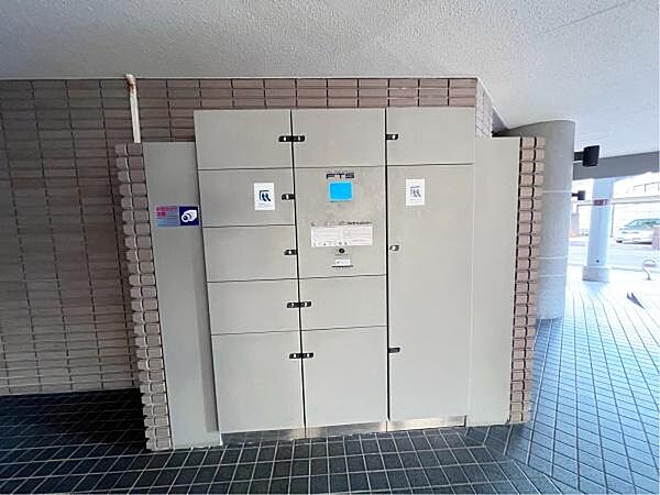 宅配ボックスがあるので不在時も安心です