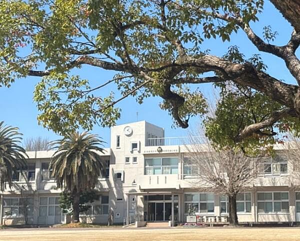 国立愛知教育大学附属岡崎小学校まで660m