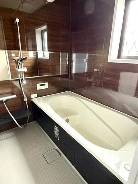 浴室は一日の疲れを癒す大切な空間ご家族の入浴時間が合わなくても便利な追い炊き機能付きで安心です