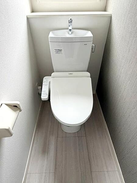 トイレは2か所あります　温水洗浄便座付きの高機能トイレです