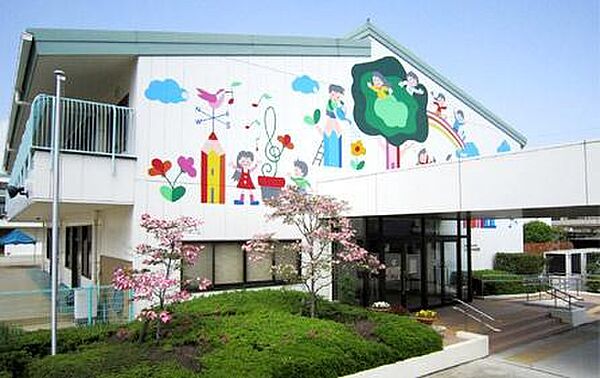 はなの木幼稚園まで876m、現地から876m