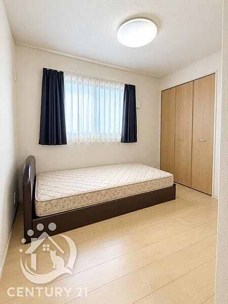 2階納戸5.1帖※AI画像加工により、家具・家財・生活用品等を消去しています。現況とは異なる場合がありますので、現況を優先します。