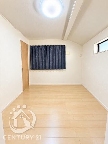 2階洋室4.5帖※AI画像加工により、家具・家財・生活用品等を消去しています。現況とは異なる場合がありますので、現況を優先します。