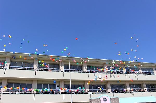 岡崎市立六ツ美南部小学校まで1600m、現地から1600m