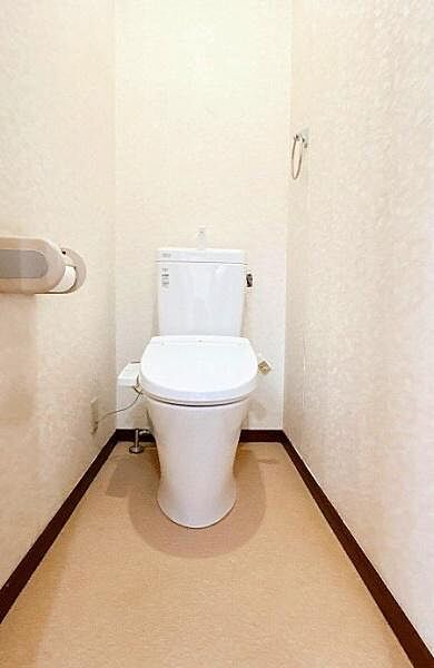 2階トイレクリーニング済みです。トイレは1階2階と2ヶ所付きです。