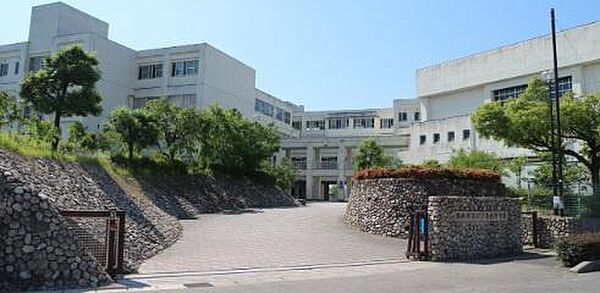 岡崎市立六ツ美北中学校まで1037m