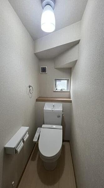 1階・2階の2ヶ所にトイレを配置。