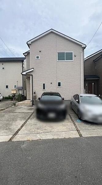 現地外観　並列駐車3台可能（車種による）
