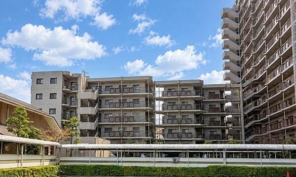 現地外観　所在側5階建の3階部分です