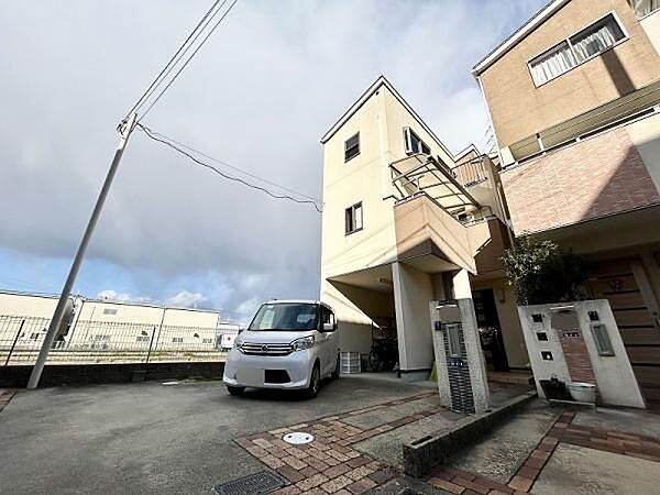 外観：327002260478