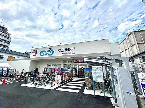ウエルシア摂津千里丘駅前店まで590m