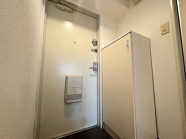 シューズボックスが備え付けられており、いつでも玄関周りをすっきり保つことができます。