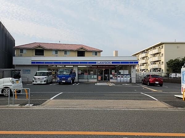 ローソン井高野二丁目店まで260m