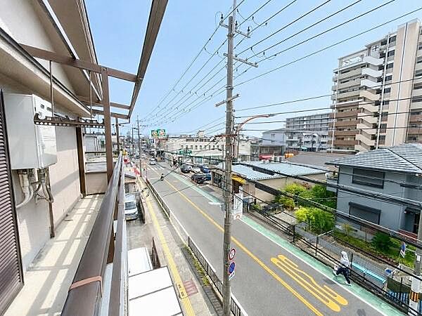 付近に遮る建物が無いため風の抜けがよく洗濯物もすぐに乾きます。是非一度、現地ご内覧下さいませ！