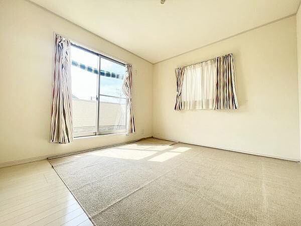 お部屋内は現況引渡しとなりますが、だからこそお好みのリフォーム施工をしていただけます。住宅ローンにリフォーム費用を組み込む事も可能ですので、実質「頭金0円」で綺麗な新築同様のマイホームにできますよ。