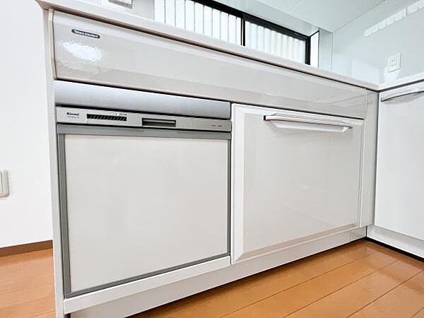 システムキッチンでゆったり使えます！3口コンロでお料理ラクラク♪