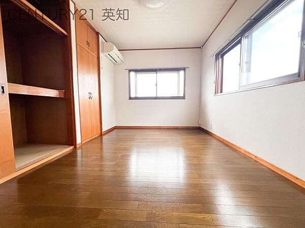 【2F洋室】広めの収納スペース♪