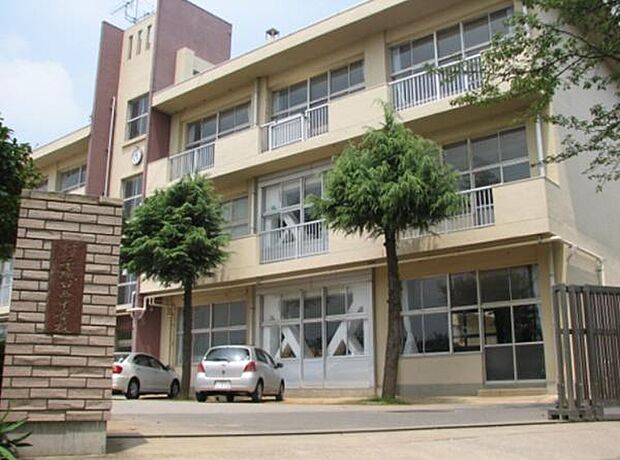 千葉市立千城台西中学校まで671m