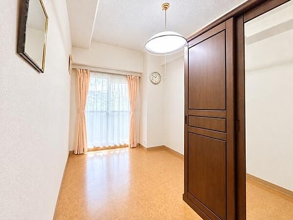 使い勝手のよい洋室。寝室や書斎、趣味のお部屋に。
