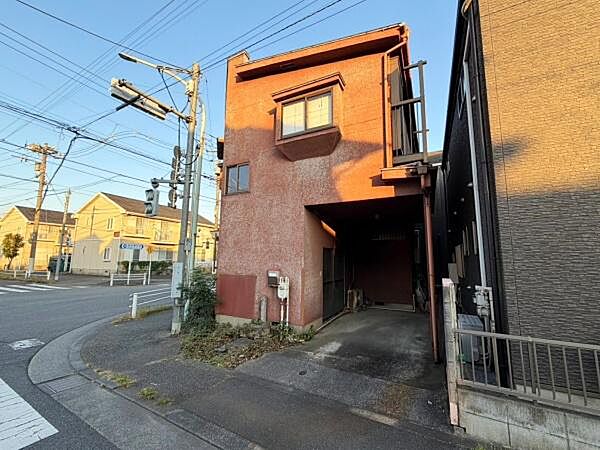 【現地】整備された歩道が通っており、出入りも安心です。