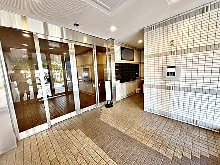 【エントランス】 オートロック付