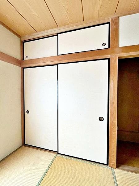 【和室】押入付きの和室※AI加工により荷物・私物を除去加工しています。実際の状況と異なる場合があります。