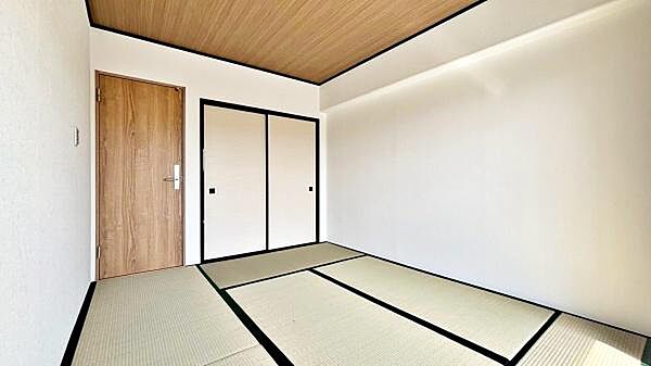 【和室】約6帖とゆとりのある広さの和室。