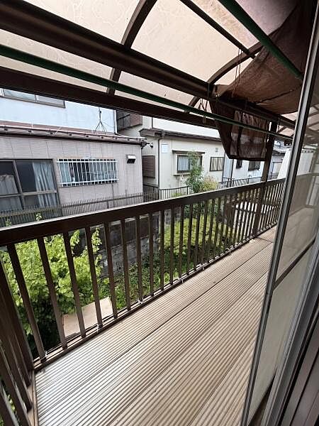 【バルコニー】 広々としたバルコニー※ＡＩ加工済：残置物を消去し、一部構造が実際と異なる場合があります。
