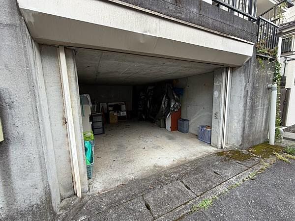 【駐車場】ガレージ付