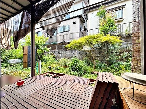 【庭】広々とした専用庭付