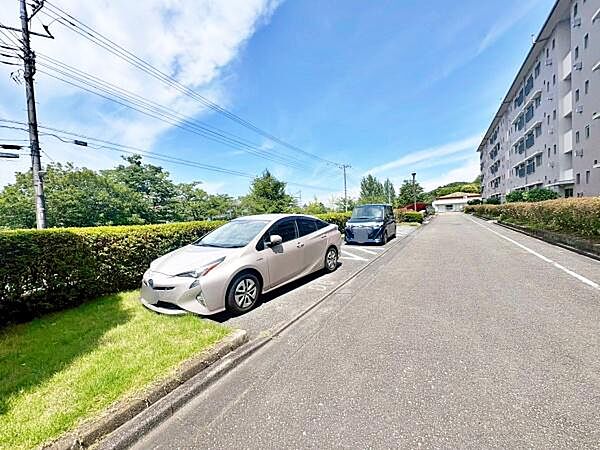【駐車場】マンション敷地内にある駐車場