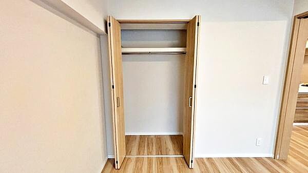 【収納】上部棚付でスッキリと収納出来ます
