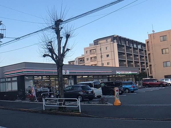 セブン-イレブン八王子狭間町店まで493m