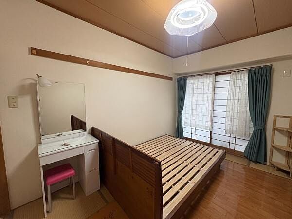 【和室】明るい雰囲気の和室。※ＡＩ加工済：残置物を消去し、実際の室内とは一部異なる場合があります。