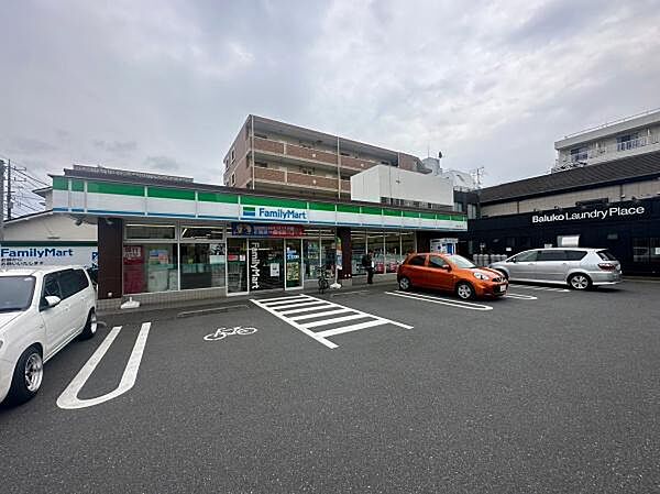 ファミリーマート北野駅前通り店まで1087m