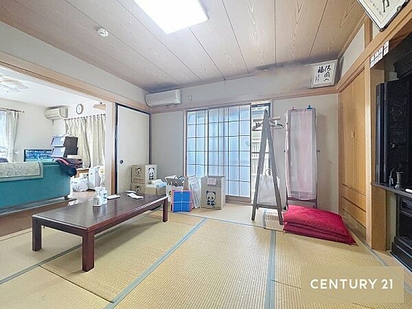 1階、和室8帖の様子です。