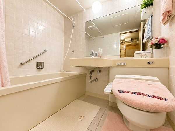 1階浴室洗面トイレの様子です。