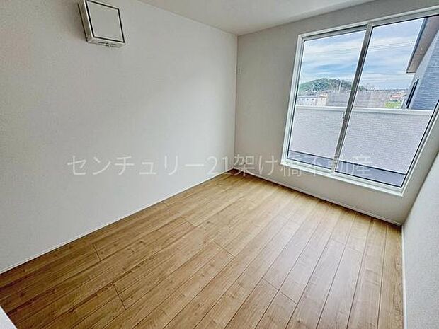 【2階 洋室 5.2帖】同じ大きさの洋室を2部屋ご用意しております。