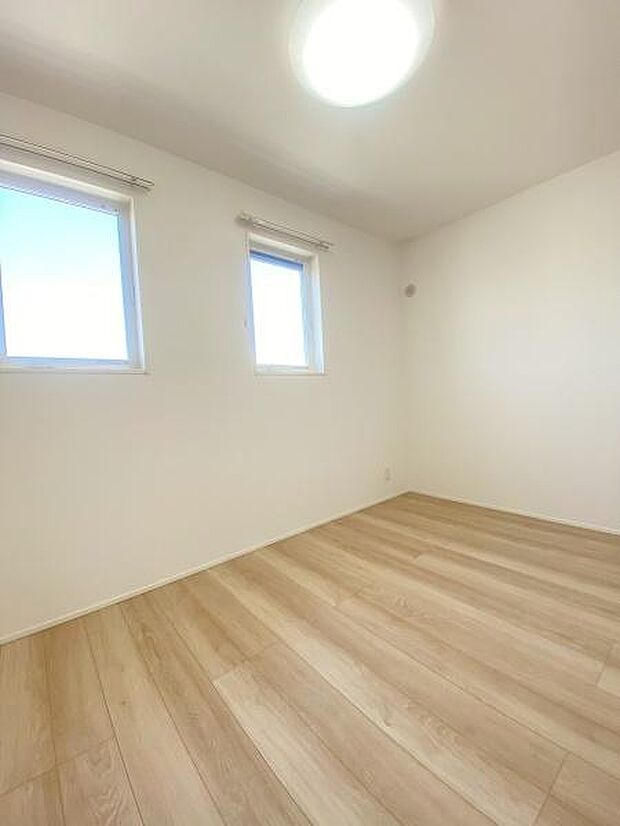 洋室4.5帖同じ大きさの洋室を2部屋ご用意しております。子度部屋などに最適♪