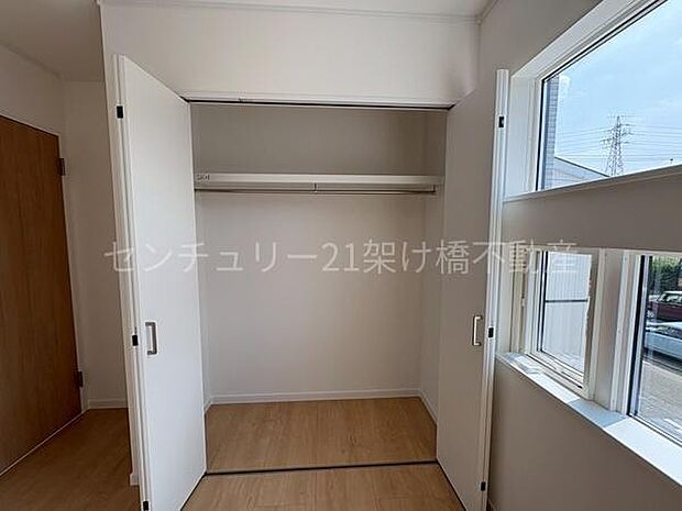 【南側洋室5.2帖】収納